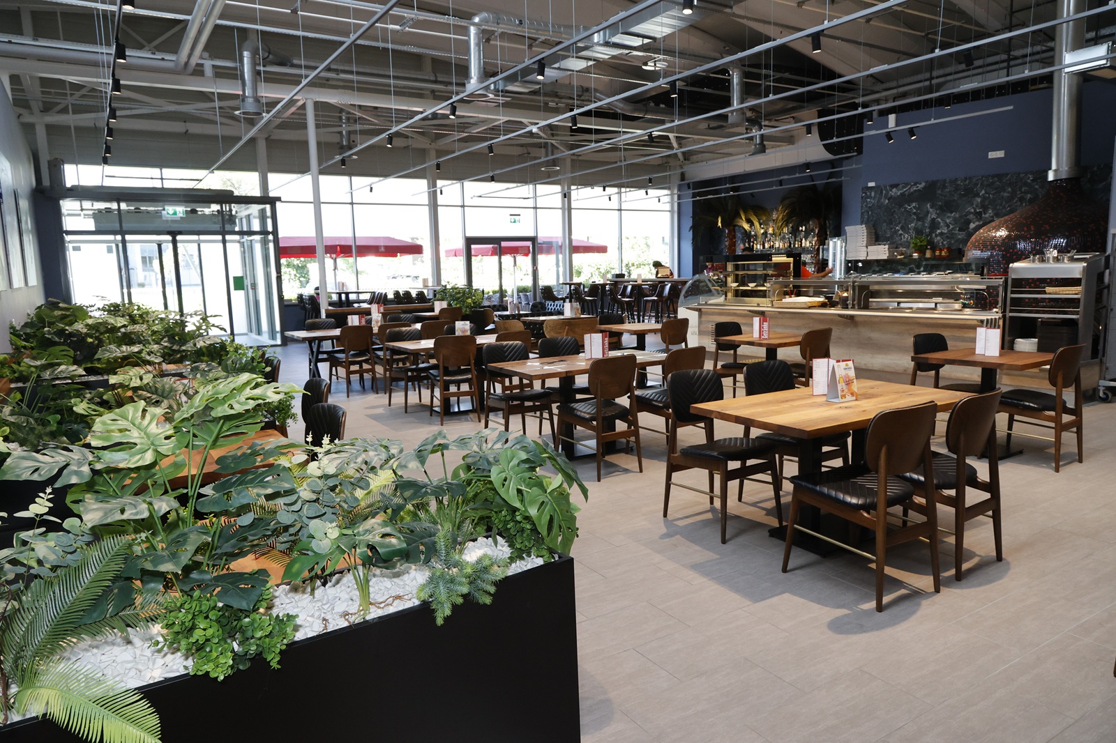 Frische Pizza aus dem Steinofen